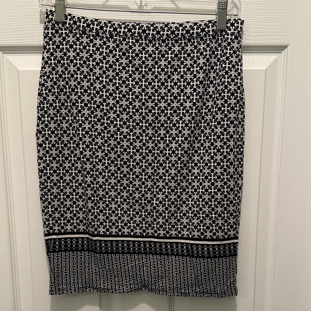 Max Studio Monochrome Patterned Pencil Skirt